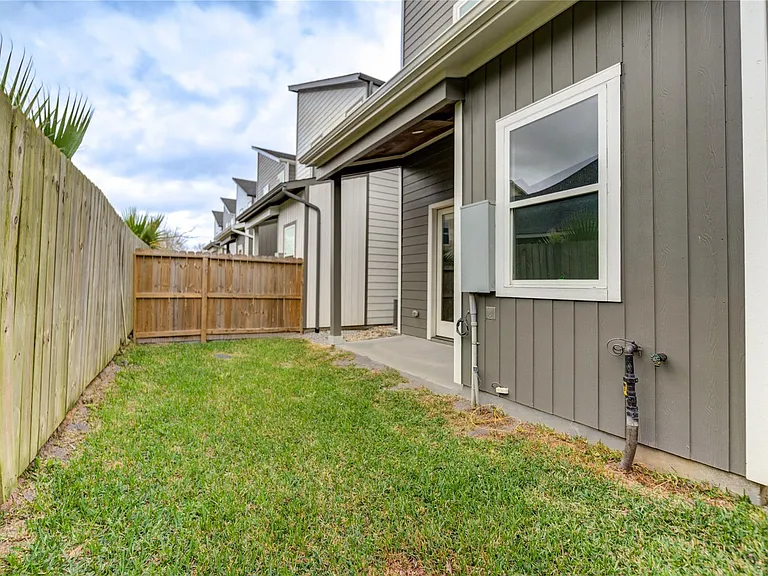 4220 McKinley St — Photo 46
