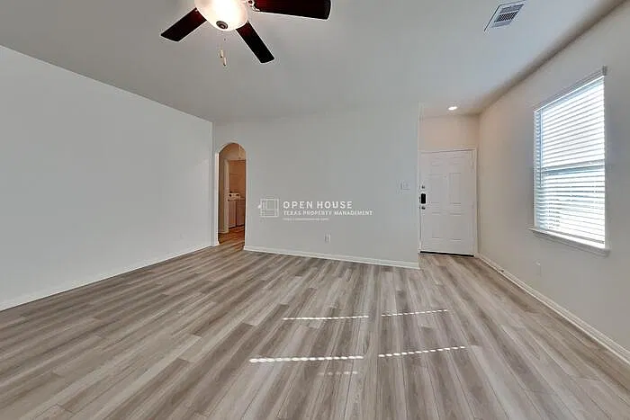 3 bed, 2.0 bath, 1352 sqft, $1,850 — Photo 4