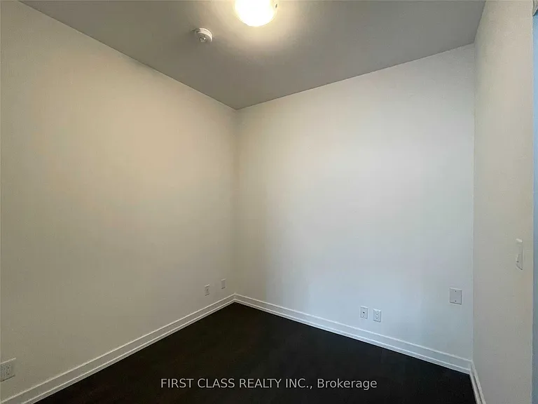 203 College St #406 — Photo 11