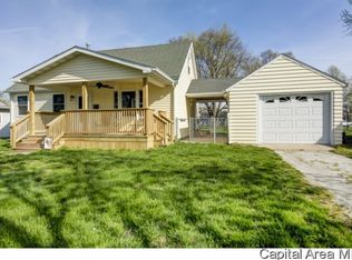 719 W Elm St, Taylorville, IL 62568