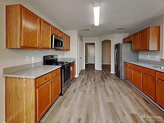 4th image of 1008 Mockingbird Dr