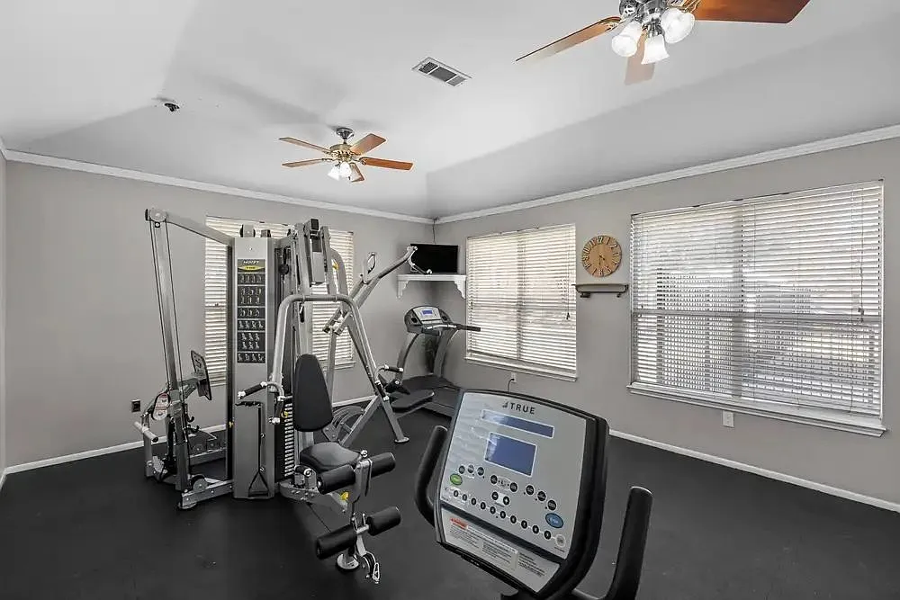 Encino Park Apartments — Photo 1