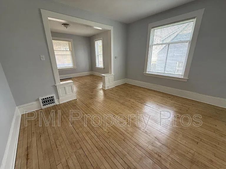 3109 W Walnut St — Photo 4