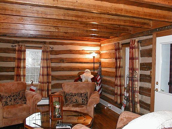 Restored original log cabin (circa 1865)