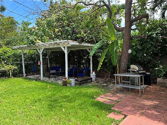4th image of 122 Florida Ave #0