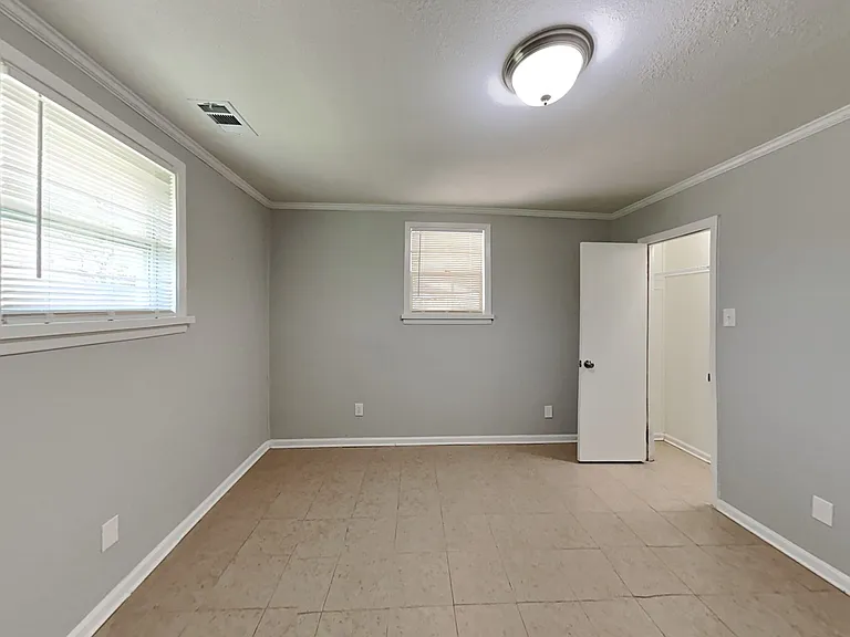2611 Lake Harbin Rd — Photo 14