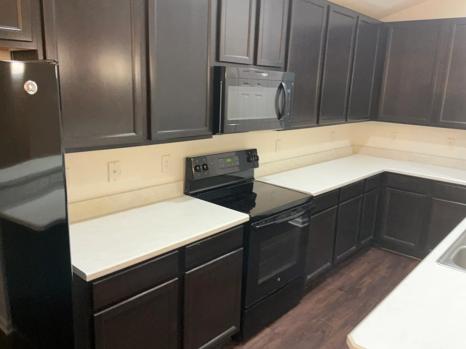 3 bed, 2.0 bath, 1768 sqft, $2,295 — Photo 2
