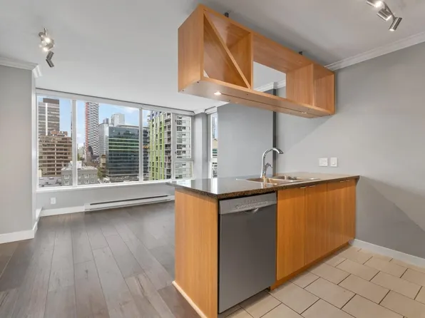 1001 Richards St #1401, Vancouver, BC V6B 1J6