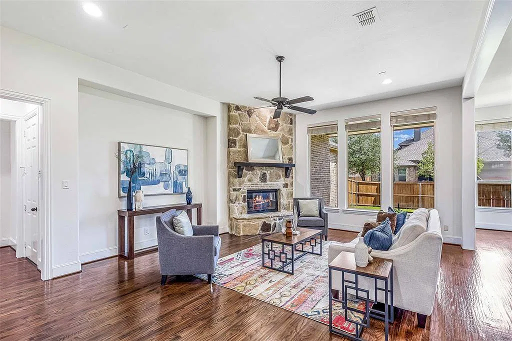 5 bed, 3932 sqft, $3,900 — Photo 1