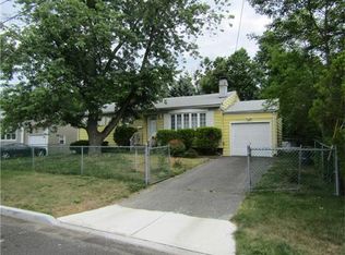 6 Huxley Dr, Old Bridge, NJ 08857