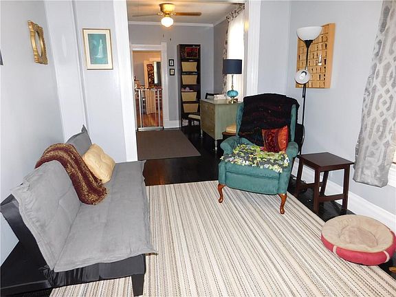 4th image of 523 Broad St