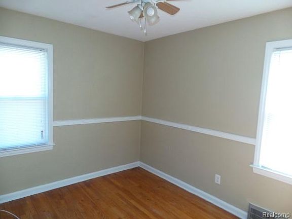 5th image of 22426 Tuscany Ave