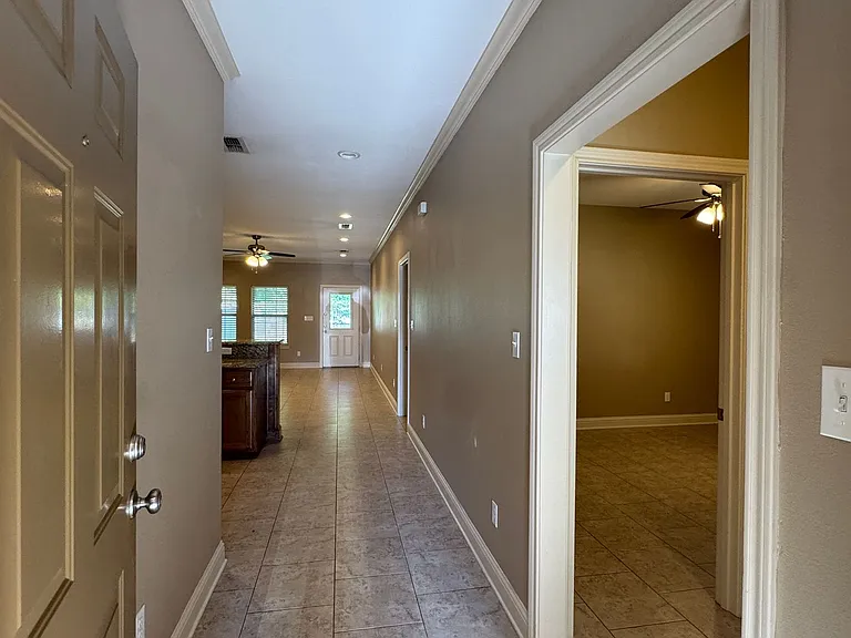 9100 Shadow Oak Dr — Photo 3