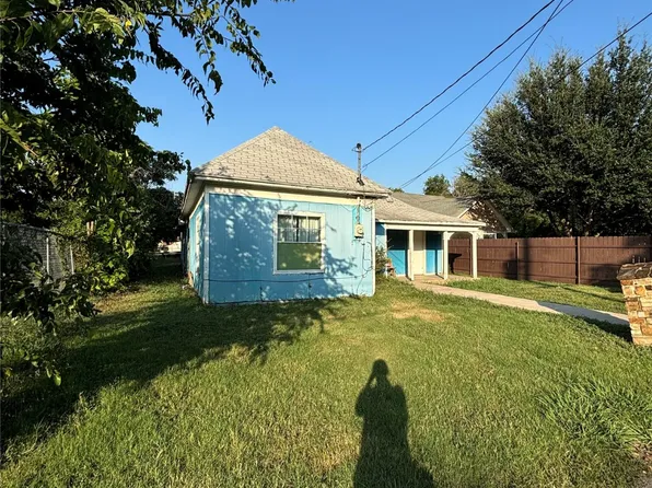 776 Barber Ave #B, Cleburne, TX 76031