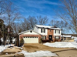 6127 Barrington Oaks Dr, Cedar Hill, MO 63016