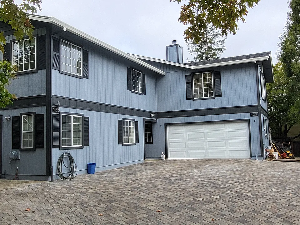 Crest Dr