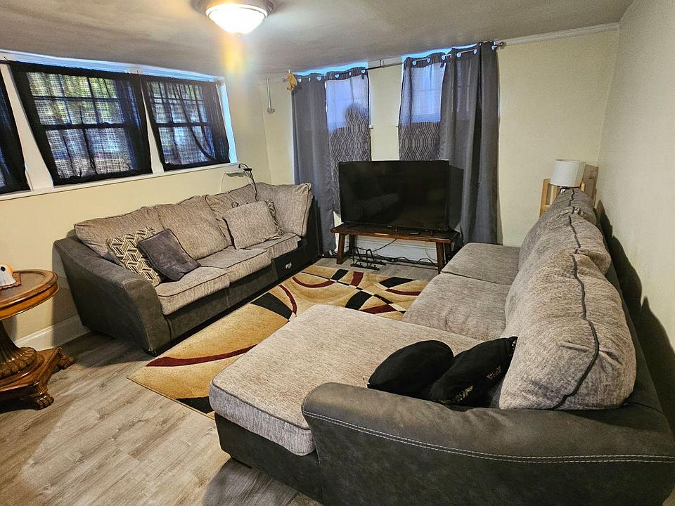 2nd image of 1696 Ashland Ave APT 14