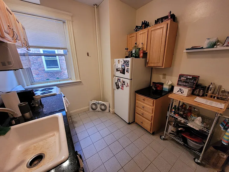 100 Queensberry St #11 — Photo 6