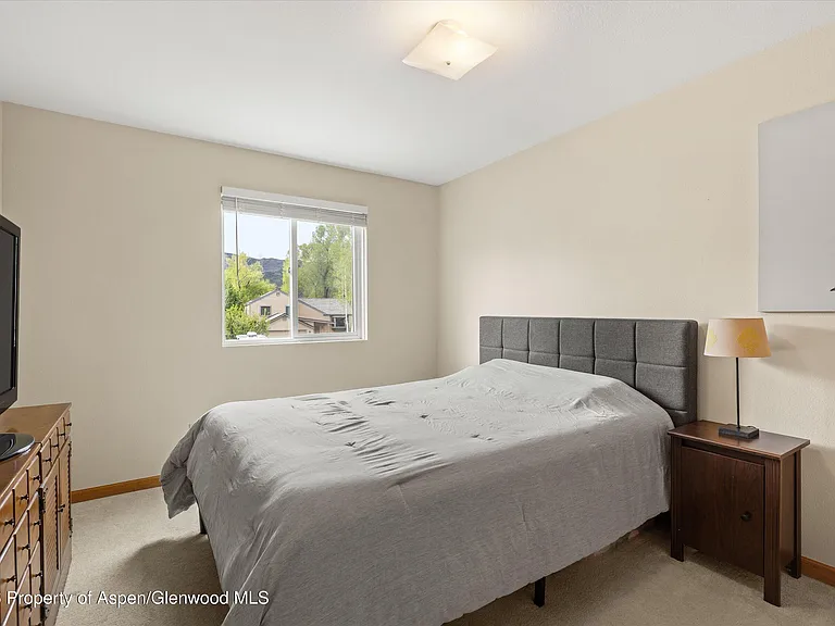 382 Summit Dr — Photo 13