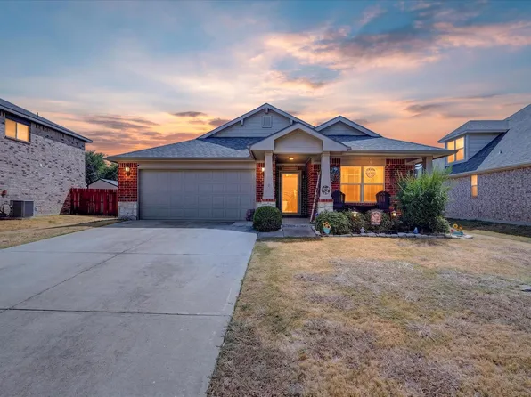 521 Leatherman Dr, Saginaw, TX 76179