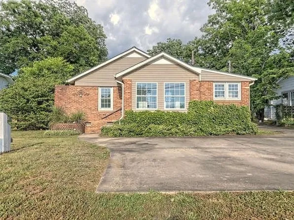 632 W Louise St, Clarkesville, GA 30523