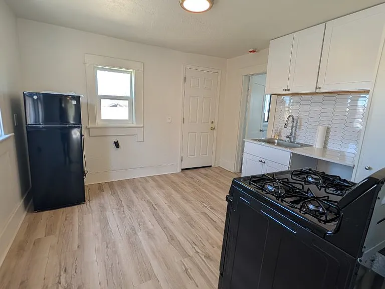 1219 Edith Blvd SE — Photo 12
