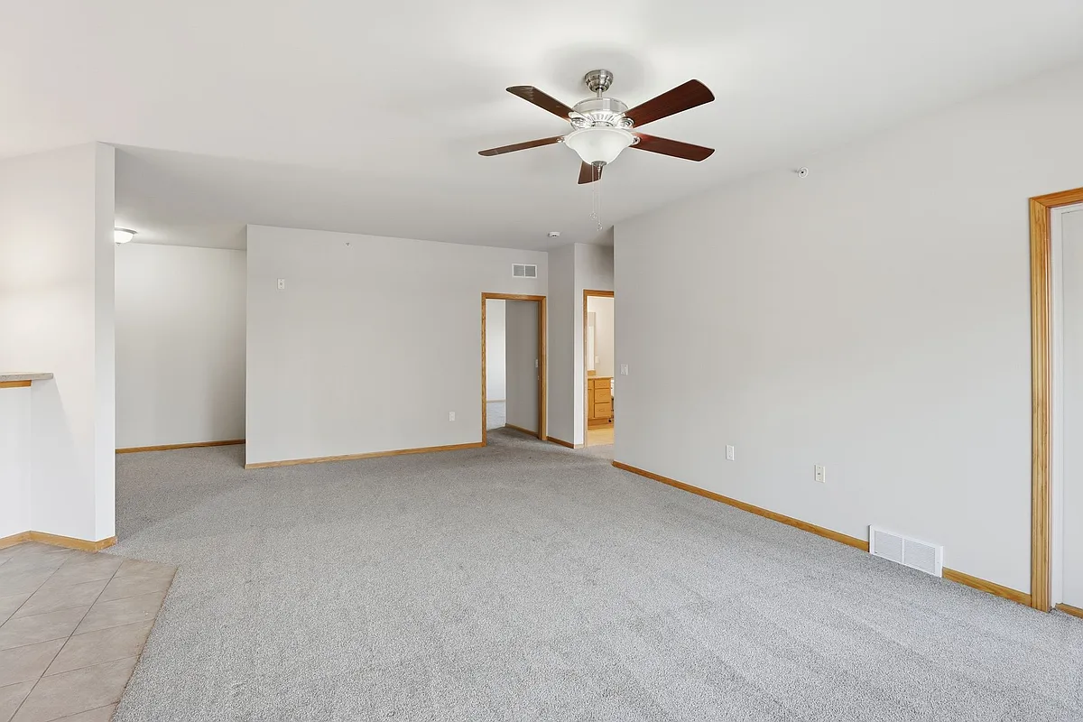 Building Photo - 6809 Milwaukee St #114
