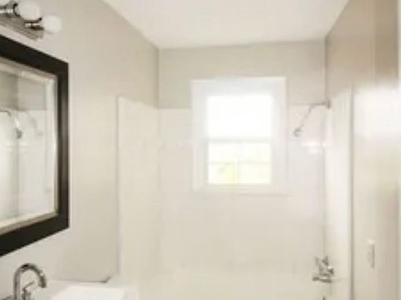 5th image of 3320-3322 E 4th Pl