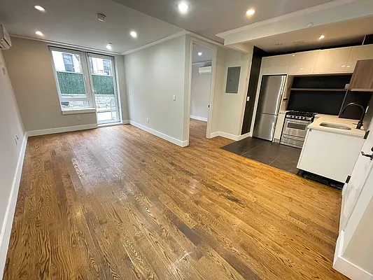 Rented by Tapiro Realty | media 1