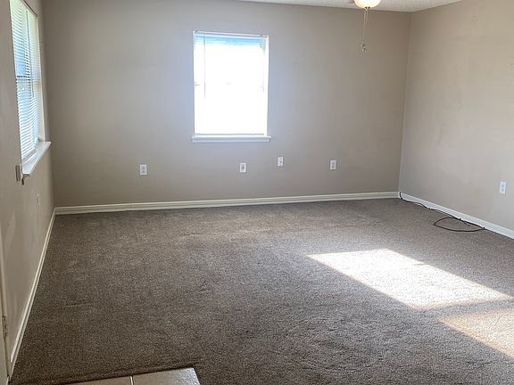 3rd image of 1015 W 9th St S
