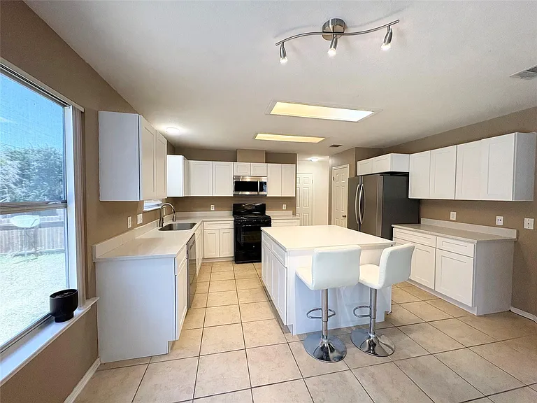 1101 Wood Creek Dr — Photo 10