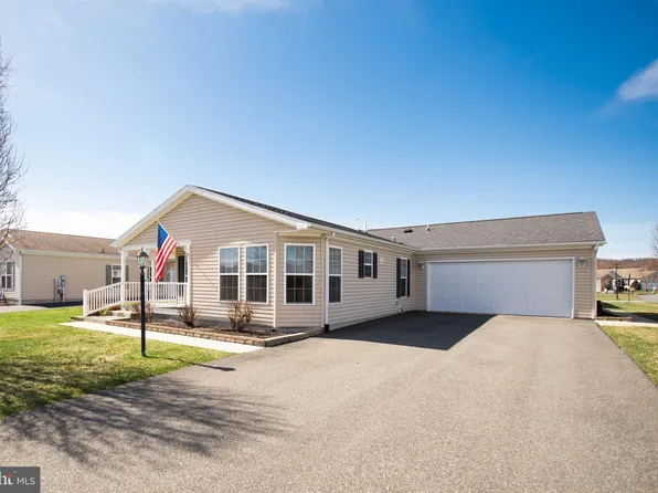 34 Cormorant Dr, Bechtelsville, PA 19505