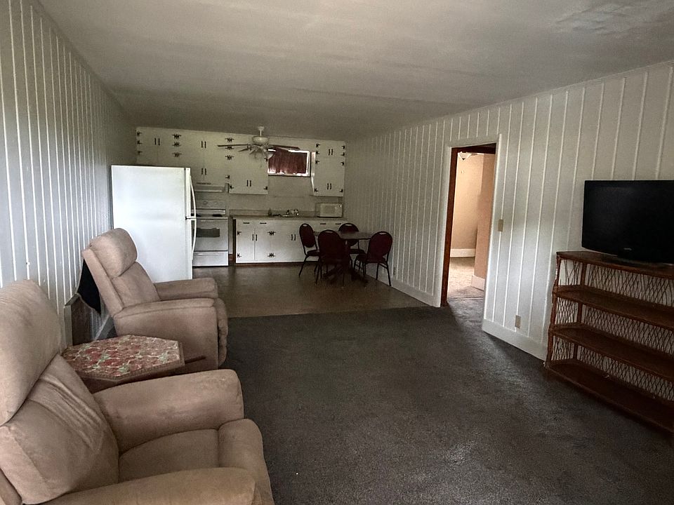 1st image of 213 E Walnut St #C