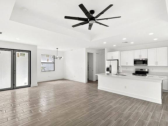4th image of 4715 7th St W