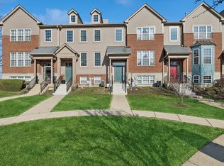 24 Village Station Ln, Grayslake, IL 60030