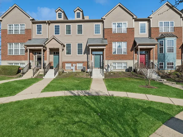 24 Village Station Ln, Grayslake, IL 60030