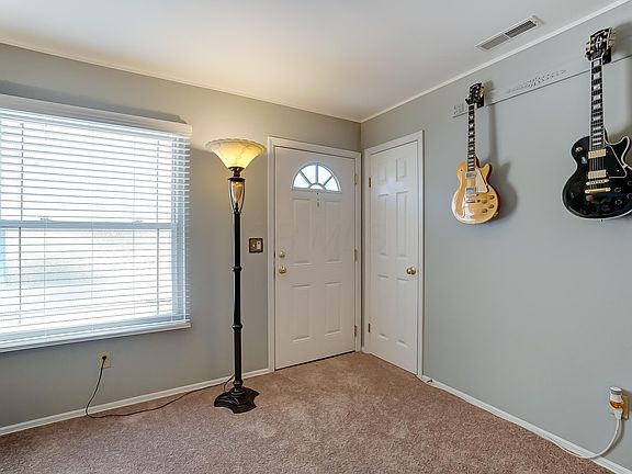 4th image of 679 Liberty Ln