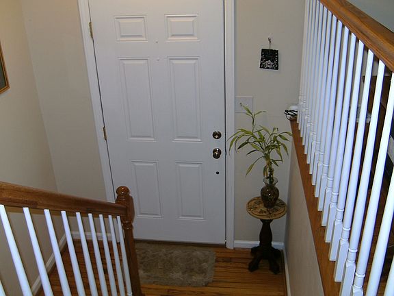 5th image of 213 E Stadium Dr