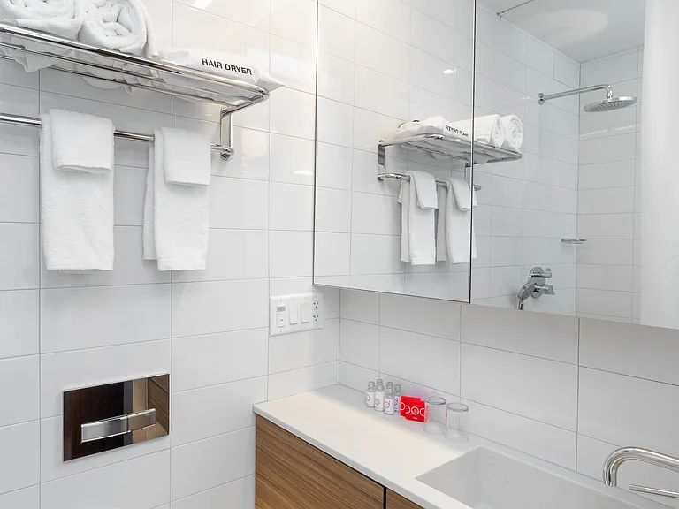400 W 42nd St #26D — Photo 9