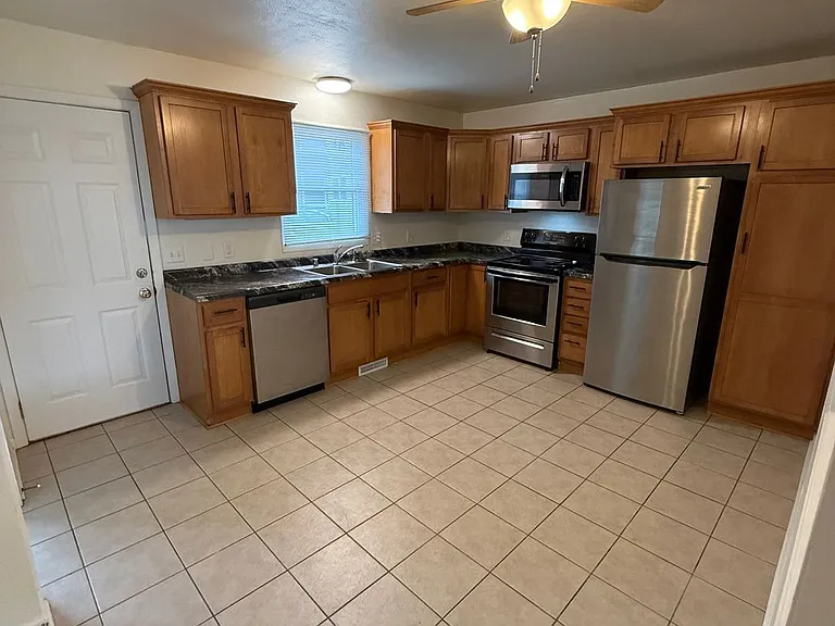 Prairie Grove Townhomes — Photo 8