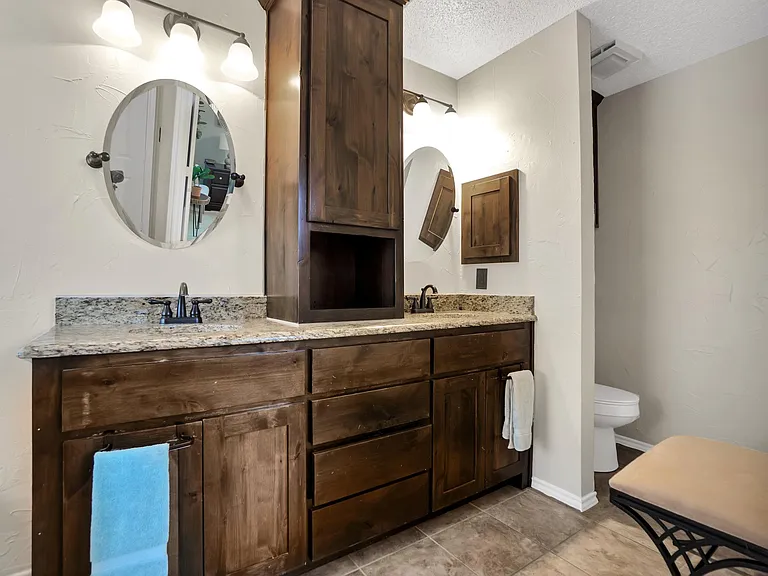 232 Brittany Dr — Photo 15