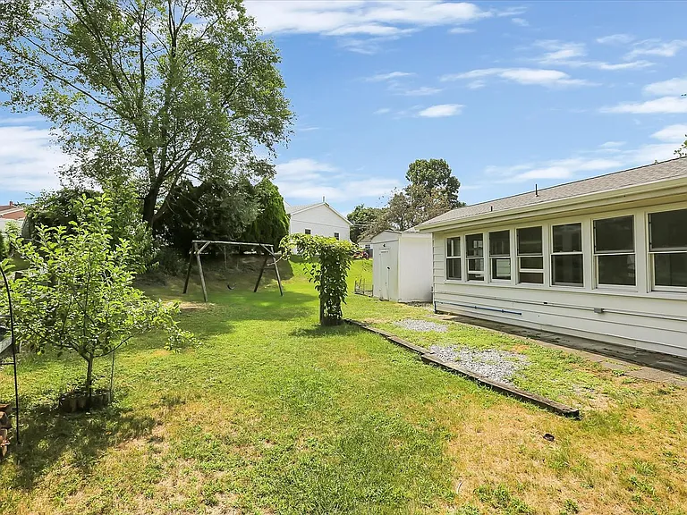 15 Stephen Rd — Photo 33