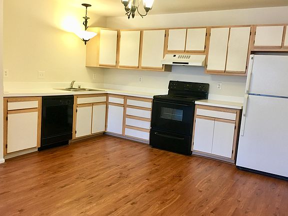 4th image of 8689 Macomb St APT 2