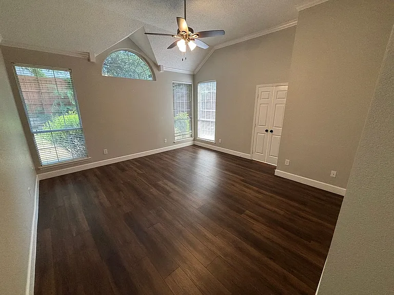 2316 London Dr — Photo 10