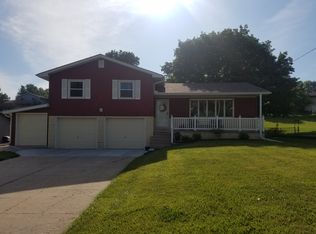 636 S 25th St, Blair, NE 68008