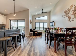 178 W Bay Rd, Lake Park, IA 51347