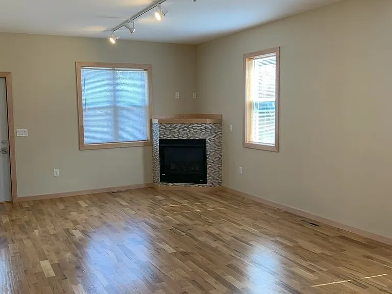 2507 S Logan Ave — Photo 6