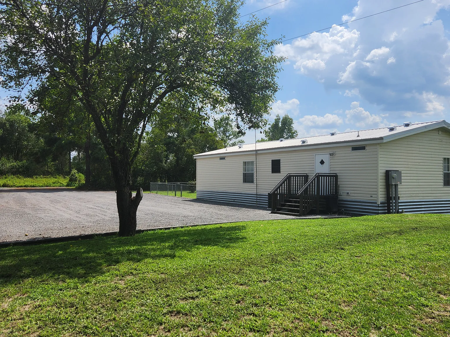 3 bed, 1456 sqft, $2,000 — Photo 2