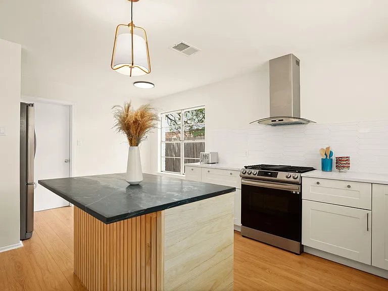 10201 Parkfield Dr — Photo 13