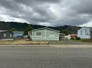 871 SE Meadowood Dr, Winston, OR 97496